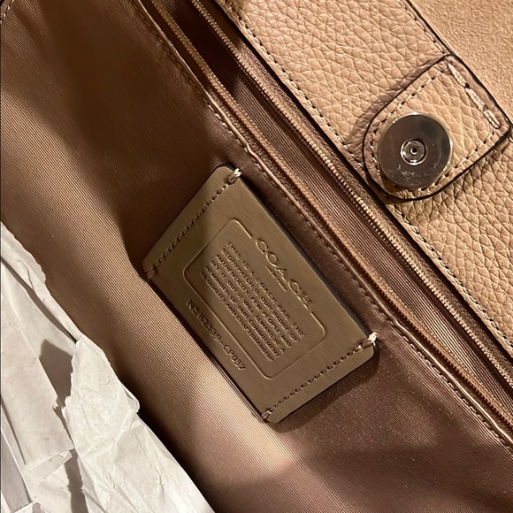 Coach White Pebbled Leather Tote Bag with Signature Hardware - Picture 4 of 7